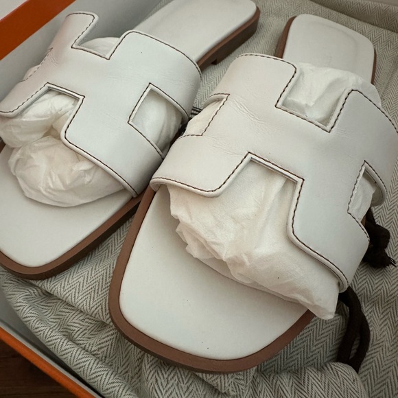 Hermes Oran Sandals in Blanc (white) and size 36.5 - Picture 3 of 6